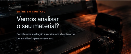 Equipamentos audiovisuais em bancada técnica